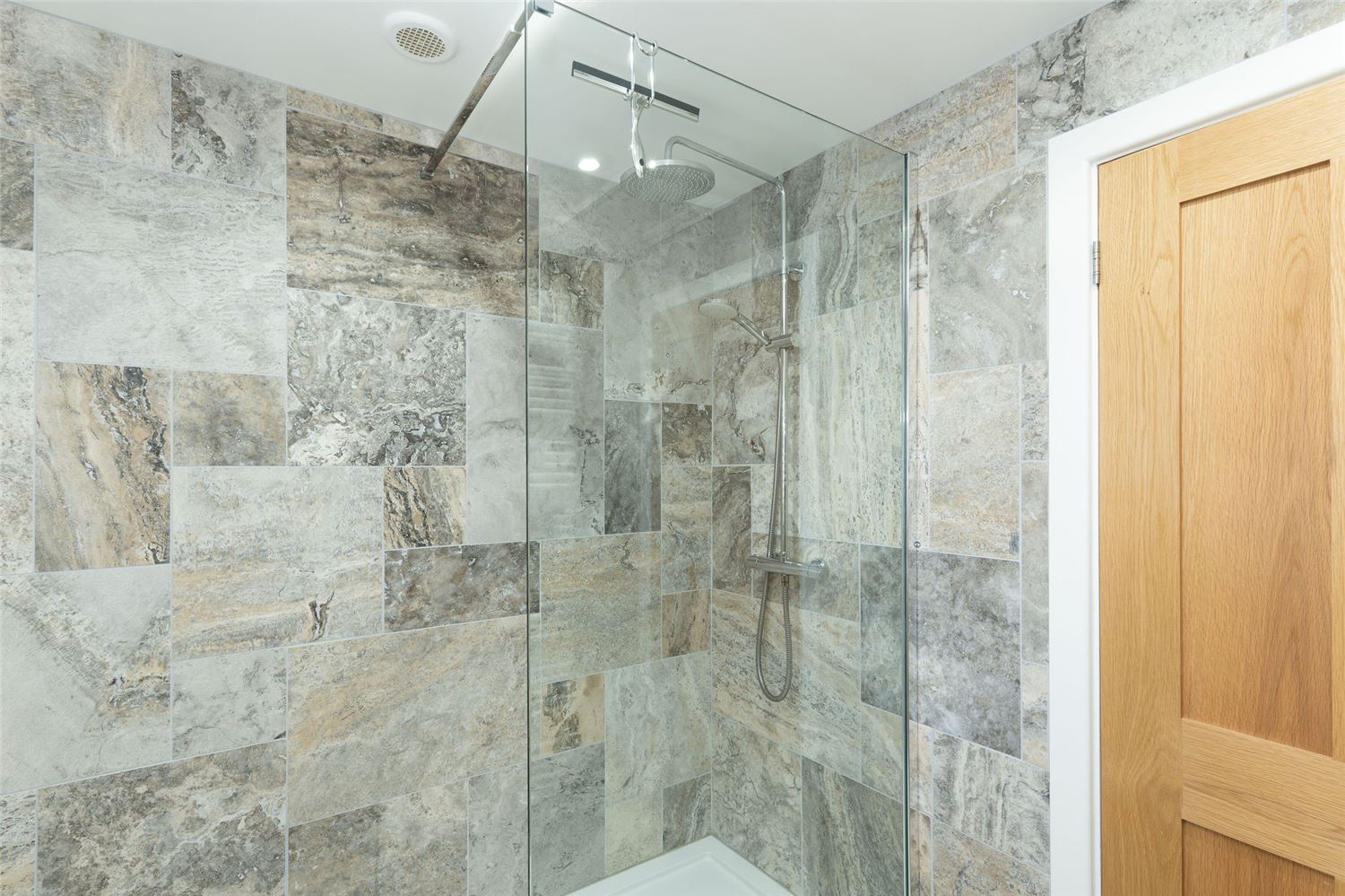 Ensuite rain shower